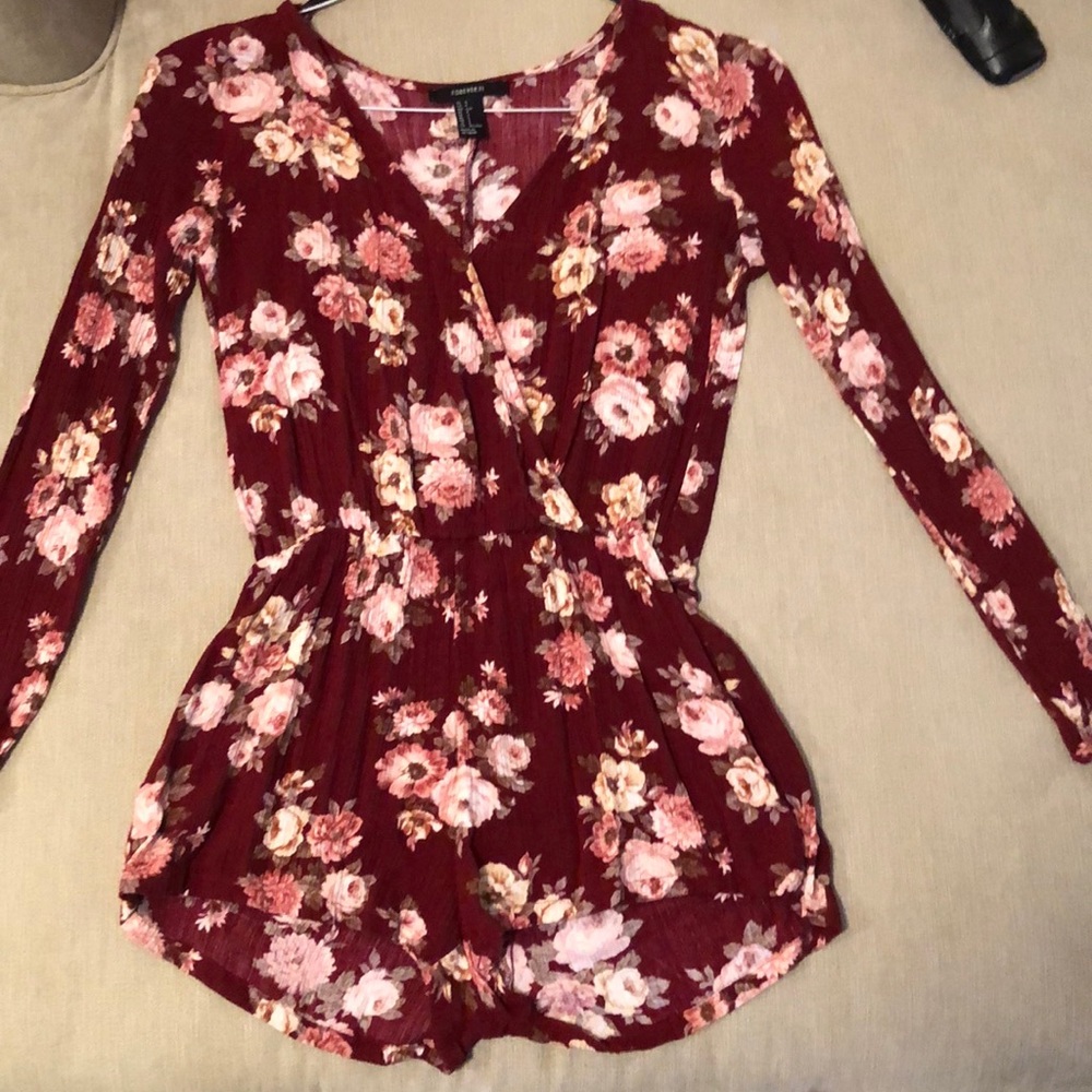 Forever 21 floral maroon romper. Size Small.